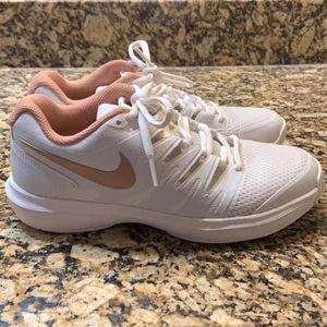 Women’s Nike Tennis Shoes